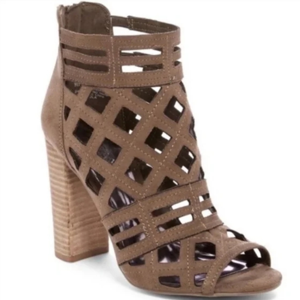 CARLOS SANTANA | Caged Cutout Sandals